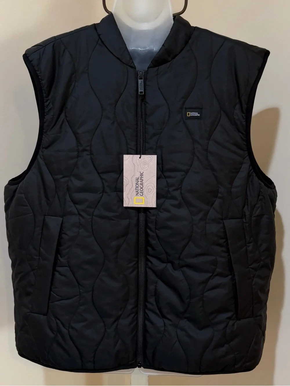 NEW NATIONAL GEOGRAPHIC FROM DISNEY PARKS FULL ZIP VEST IN BLACK SIZE LARGE